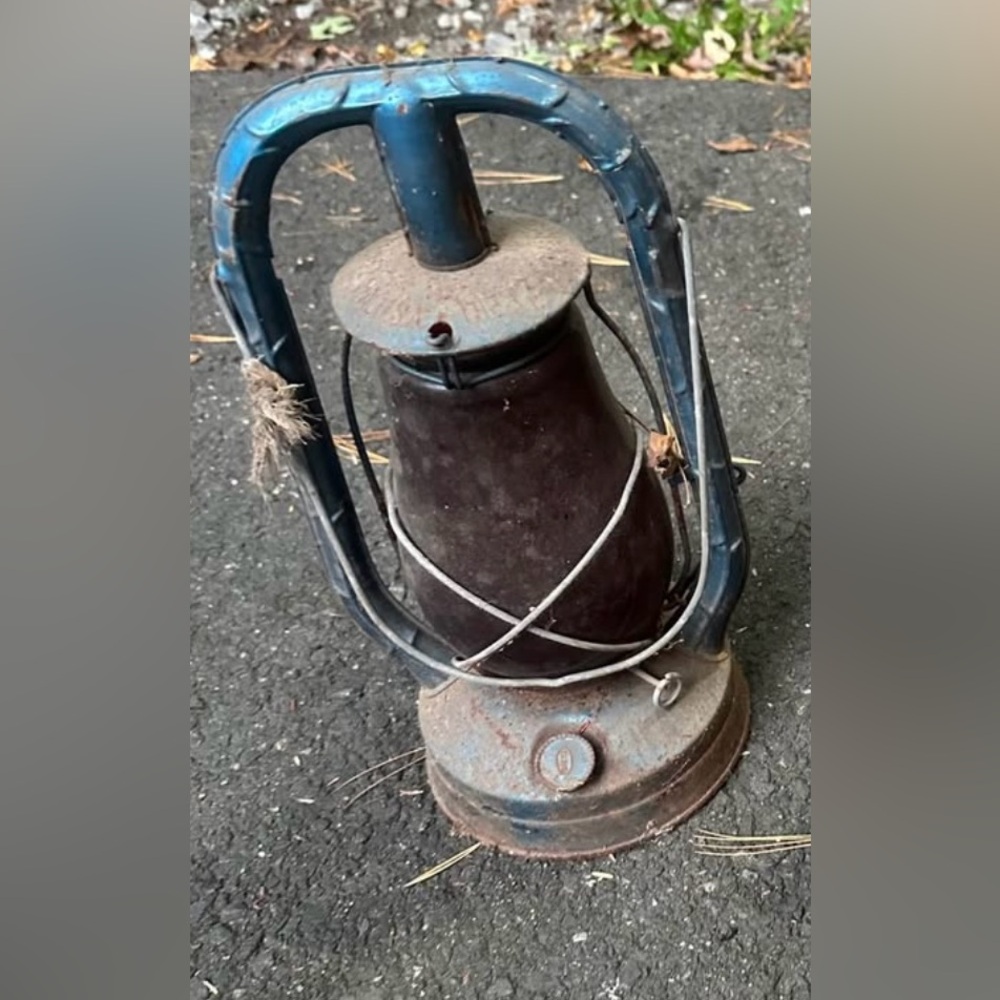 vintage blue Dietz Monarch kerosene lantern